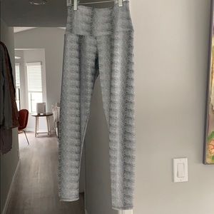 Onzie workout leggings capris EUC size M/L